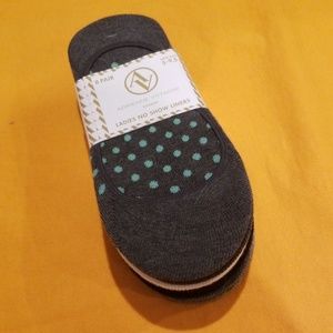 Adrienne Vittadini 8 Pair No Show Socks